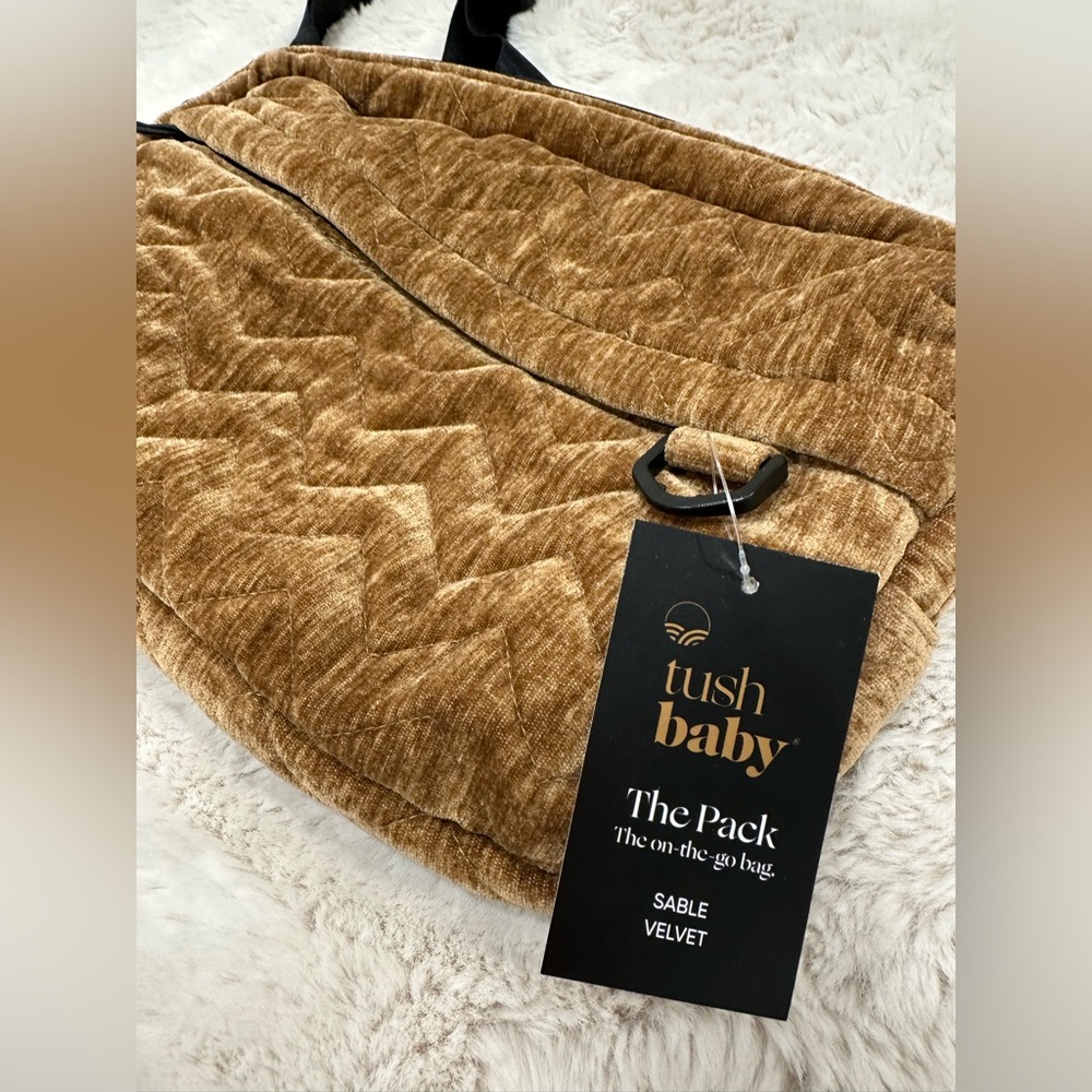 BNWT TushBaby The Pack in Sable Velvet - Picture 5 of 11